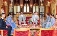 أمير المؤمنين جلالة الملك محمد السادس يقيم حفل شاي على شرف الأمير هاري وعقيلته
