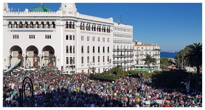 الجزائر: يجب أن تتوقف السلطات عن محاكمة المحتجين السلميين