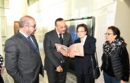 وزير الثقافة  والاتصال يزور معرض شمس الضحى بالمكتبة الوطنية