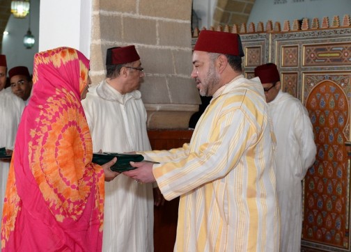 المغرب يسليم هبة من مجموعة من المصاحف وكتب عن الثقافة الإسلامية باللغة الفرنسية