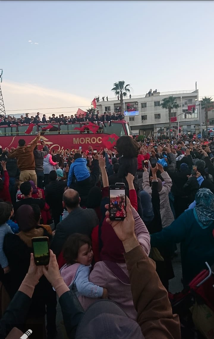 استقبال اسطوري شعبي لاسود الاطلس بعد وصولهم من قطر