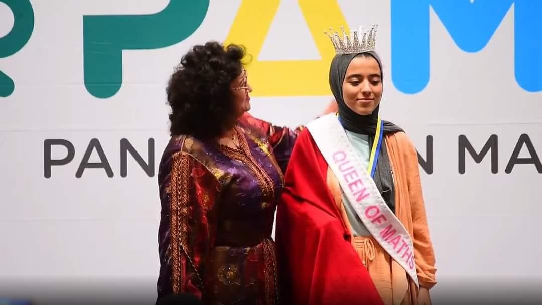 تتويج  تلميذة مغربية بلقب ملكة الرياضيات في إفريقيا