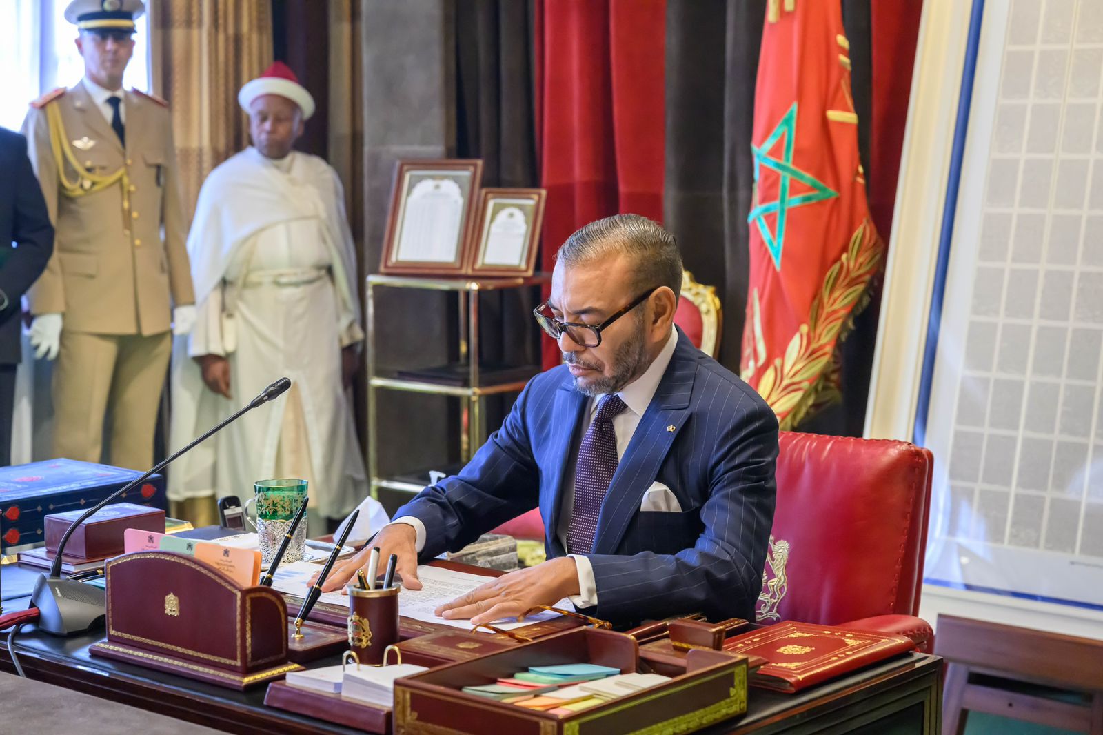 جلالة الملك محمد السادس يتبرع بمليار درهم لفائدة صندوق الزلزال