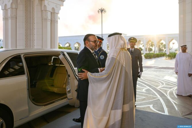 رئيس الإمارات يخصص استقبالا رسميا للملك محمد السادس