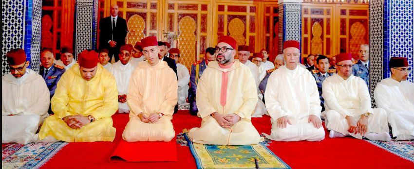 أمير المؤمنين الملك محمد السادس يؤدي صلاة الجمعة بمسجد الأمير مولاي الحسن بسلا الجديدة
