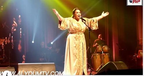 الفنانة المحبوبة نجاة اعتابو في السهرة الكبرى للنقابة المغربية للفنانين المبدعين بمسرح محمد الخامس