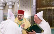 امير المومنين يوصي الحجاج المغاربة  بتمثيل قيم الإسلام المثلى وتجسيد الحضارة العريقة للمغرب. 