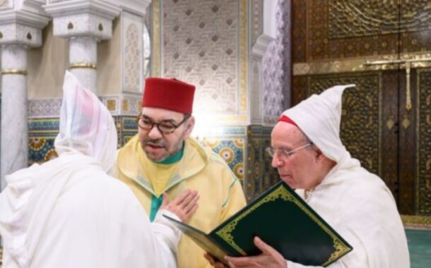 امير المومنين يوصي الحجاج المغاربة  بتمثيل قيم الإسلام المثلى وتجسيد الحضارة العريقة للمغرب. 