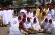 امير المؤمنين يؤدي صلاة العيد ويقوم بنحر الاضحية