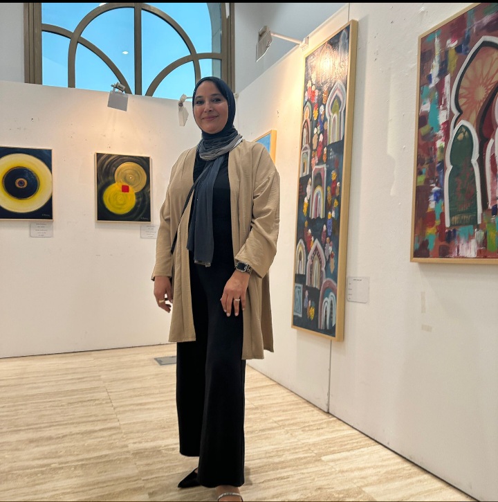 الفنانة التشكيلية وفاء رواح.. من أبواب المغرب إلى عتبات العالمية