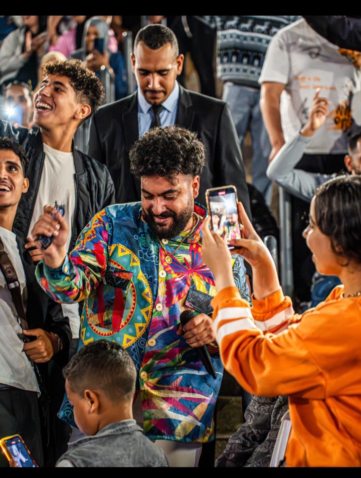 نصر مكري يتحدى حالته الصحية ويلبي نداء الوطن باكادير