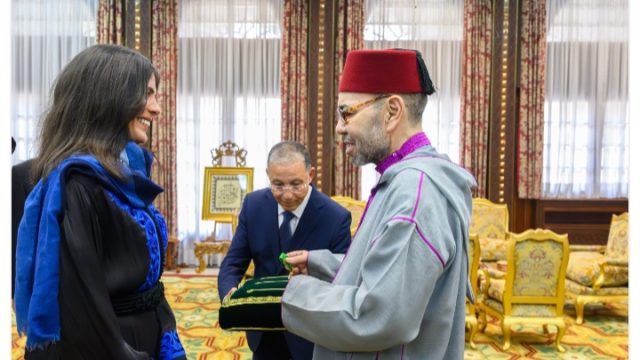 جلالة الملك محمد السادس يستقبل بالقصر الملكي بالرباط المتسلقة المغربية نوال صفنضلة