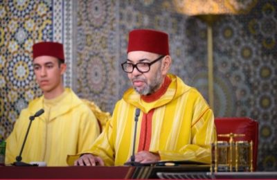 جلالة الملك : المغرب يعيش “مرحلة فاصلة في المسار التنموي”، داعياً إلى أن تسود “روح الثقة والتفاؤل على خطابات اليأس والإحباط”.