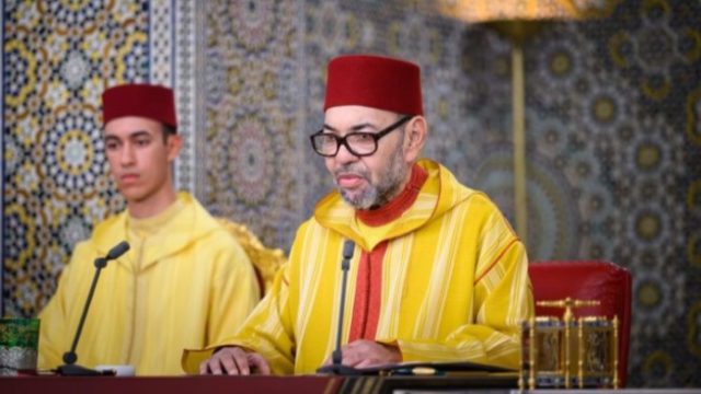 جلالة الملك : المغرب يعيش "مرحلة فاصلة في المسار التنموي"، داعياً إلى أن تسود "روح الثقة والتفاؤل على خطابات اليأس والإحباط".