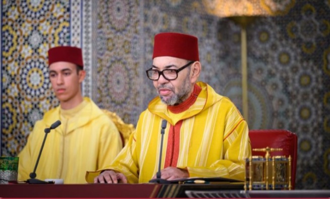 جلالة الملك : المغرب يعيش "مرحلة فاصلة في المسار التنموي"، داعياً إلى أن تسود "روح الثقة والتفاؤل على خطابات اليأس والإحباط".