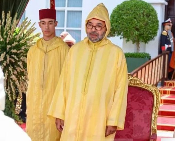 جلالة الملك يترأس حفل أداء القسم للضباط المتخرجين بساحة مشور القصر الملكي بتطوان