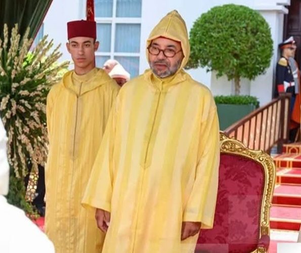 جلالة الملك يترأس حفل أداء القسم للضباط المتخرجين بساحة مشور القصر الملكي بتطوان