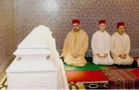 أميرا للمؤمنين، يترأس الحفل الديني الذي سيقام بمناسبة الذكرى الـ28 لوفاة والده الملك الحسن الثاني.