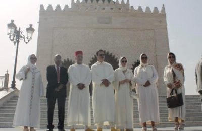 وفد عن منظمة التعاون المغربي الأوروبي برئاسة مولاي حفيظ العلوي لمراني يقوم بزيارة إلى ضريح محمد الخامس بالرباط