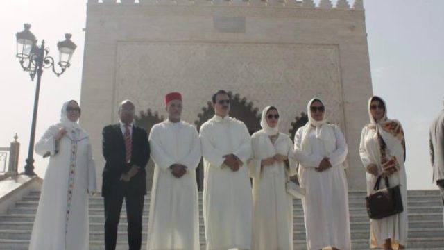 وفد عن منظمة التعاون المغربي الأوروبي برئاسة مولاي حفيظ العلوي لمراني يقوم بزيارة إلى ضريح محمد الخامس بالرباط