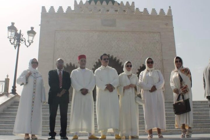 وفد عن منظمة التعاون المغربي الأوروبي برئاسة مولاي حفيظ العلوي لمراني يقوم بزيارة إلى ضريح محمد الخامس بالرباط